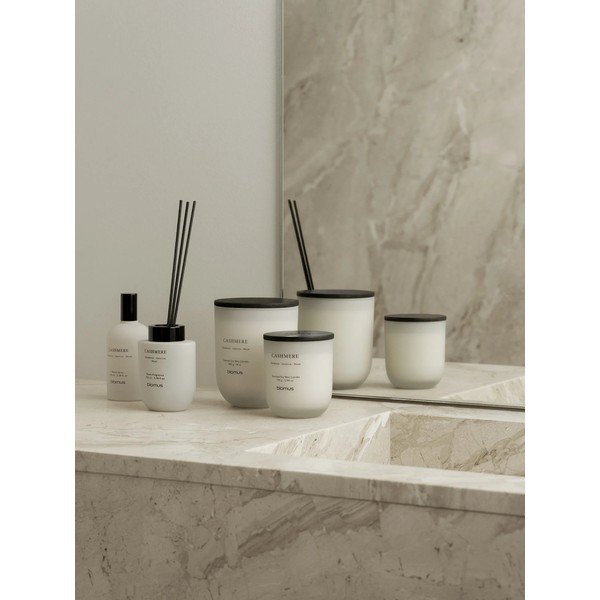 Vonná sójová sviečka doba horenia 35 h Tuoksu Cashmere – Blomus-image-1