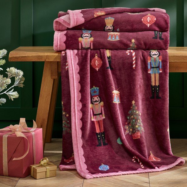 Vínovočervená/ružová deka s vianočným motívom 170x130 cm Christmas Nutcracker – Catherine Lansfield-image-1