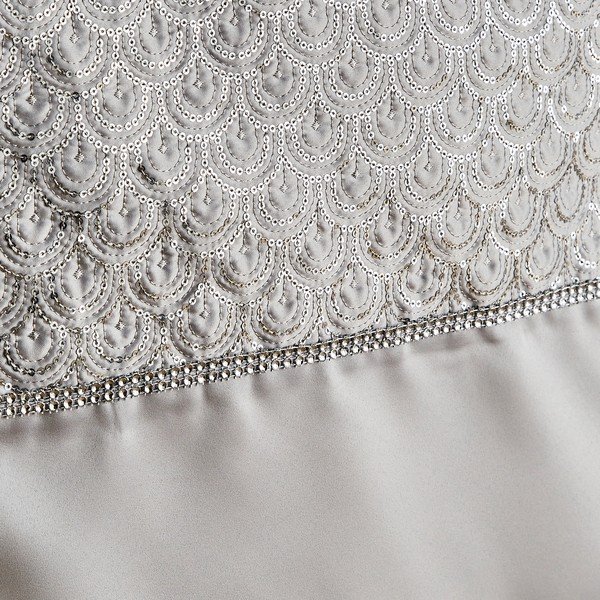 Behúň na stôl z mikrosaténu 33x180 cm Deco Sequin – Catherine Lansfield-image-1