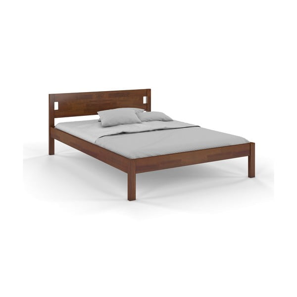 Tmavohnedá dvojlôžková posteľ z borovicového dreva 140x200 cm Laxbaken - Skandica
