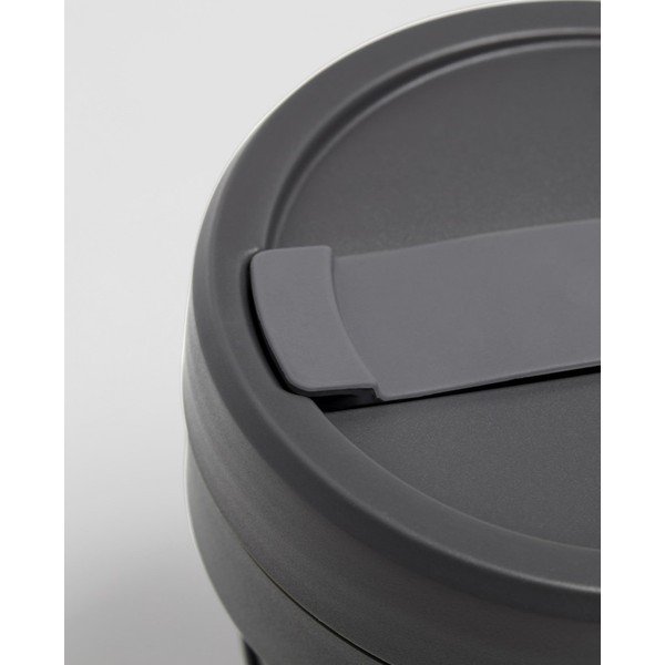 Antracitovosivý skladací cestovný hrnček Stojo Titan Carbon, 710 ml-image-4