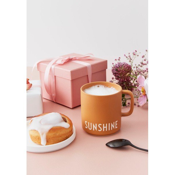 Horčicovo žltý porcelánový hrnček Design Letters Sunshine-image-1