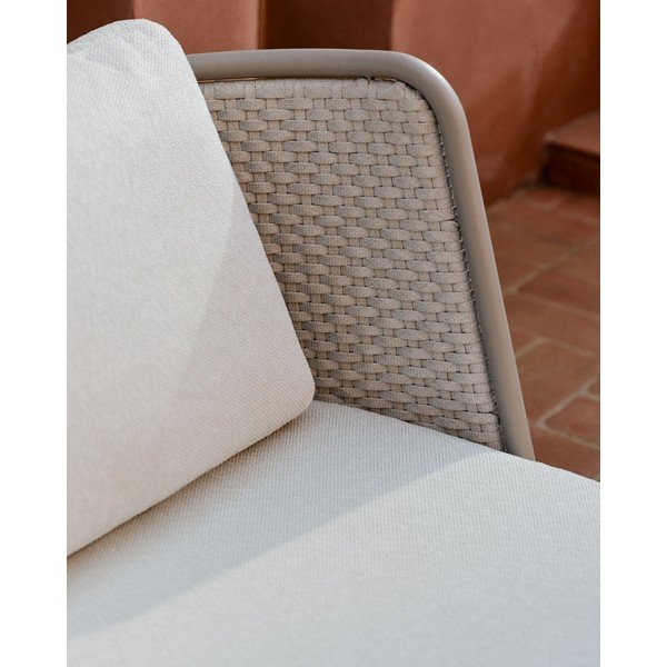 Krémovobiele/taupe polstrované záhradné kreslo Sedalis – Kave Home-image-4