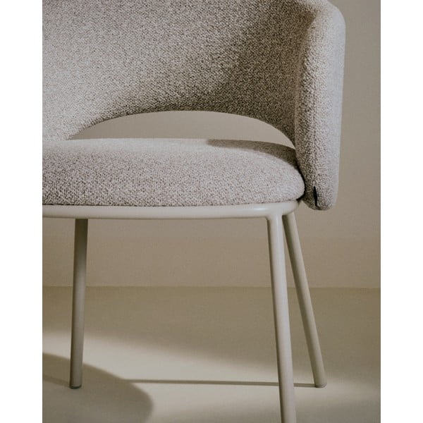 Slonovinové čalúnené jedálenské kreslo Maina – Kave Home-image-2