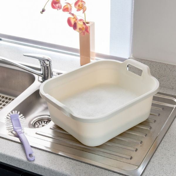 Krémový plastový lavór s dvomi ušami Addis, 39 x 32 x 14 cm-image-1