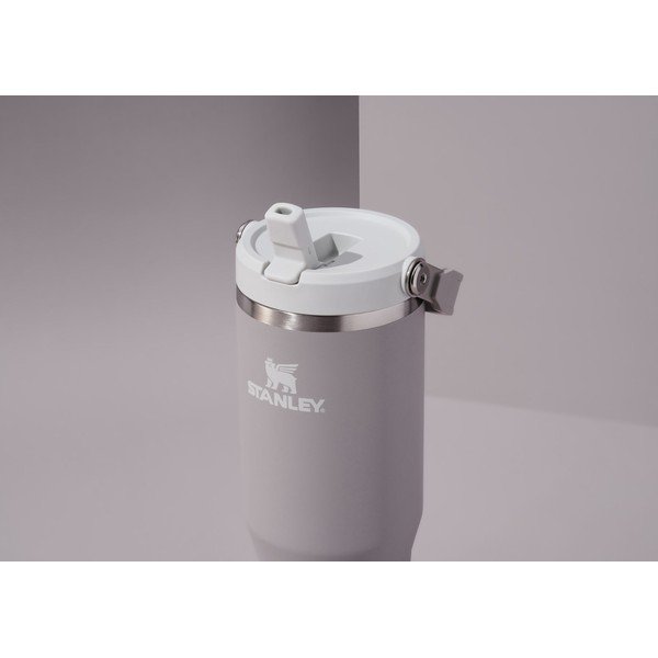 Svetlosivá termoska z nehrdzavejúcej ocele 410 ml IceFlow™ Flip Straw 2.0 Tumbler Ash – Stanley-image-4