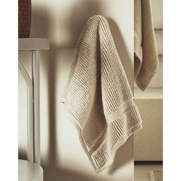 Béžový froté bavlnený uterák 50x90 cm Olvira – Kave Home-image-3