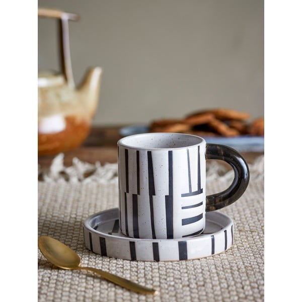 Čierno-biela šálka z kameniny 300 ml Frankie – Bloomingville-image-1