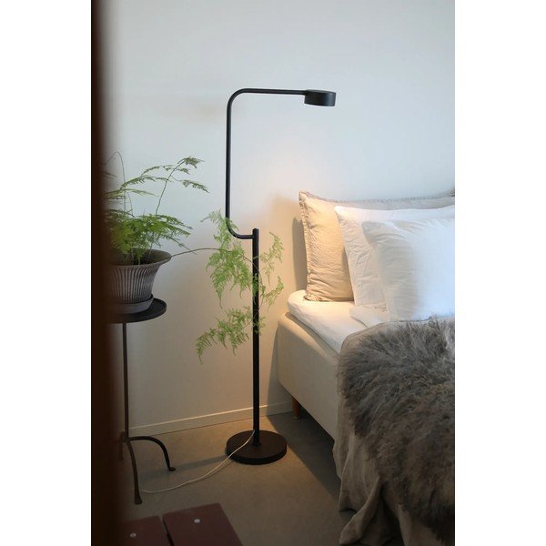 Čierna LED stmievateľná stojacia lampa s kovovým tienidlom (výška 130 cm) Hugo – Markslöjd-image-1