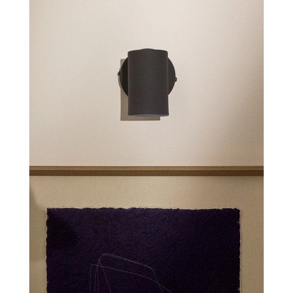 Čierne kovové nástenné svietidlo Manie – Kave Home-image-3