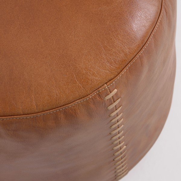 Koňakovohnedý kožený puf Kave Home Cesia-image-1