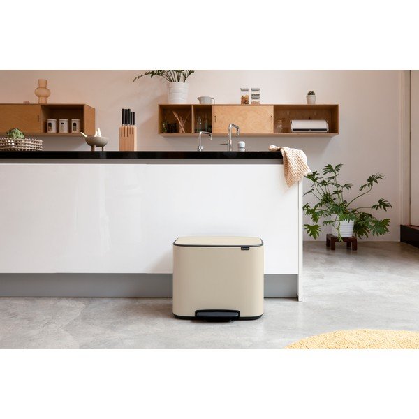 Béžový nášľapný oceľový odpadkový kôš 36 l Bo – Brabantia-image-1
