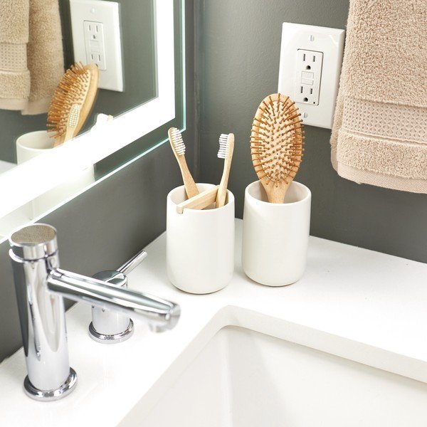 Biely keramický pohárik na zubné kefky iDesign Vanity-image-1