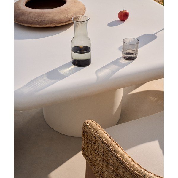 Betónový záhradný jedálenský stôl 135x135 cm Addaia – Kave Home-image-2