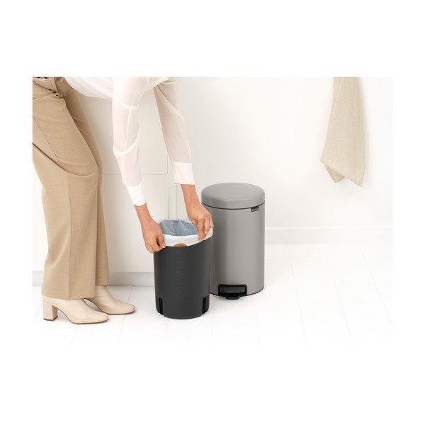 Svetlosivý pedálový oceľový odpadkový kôš 12 l NewIcon – Brabantia-image-4