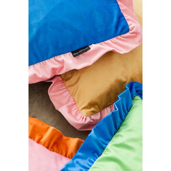 Zamatový dekoračný vankúš 55x55 cm – Really Nice Things-image-2