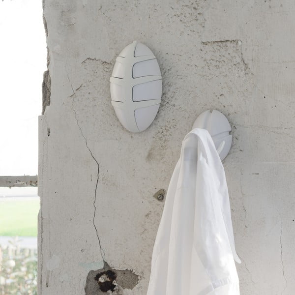 Biely nástenný plastový háčik Bug – Spinder Design-image-3