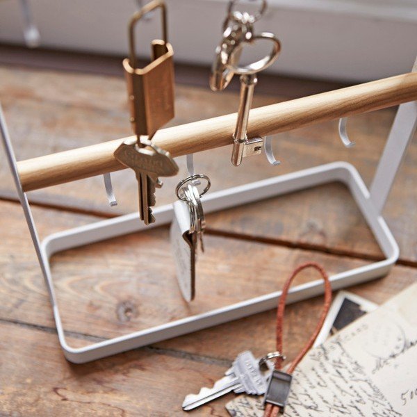 Biely vešiak na kľúče s detailom z bukového dreva YAMAZAKI Tosca-image-2