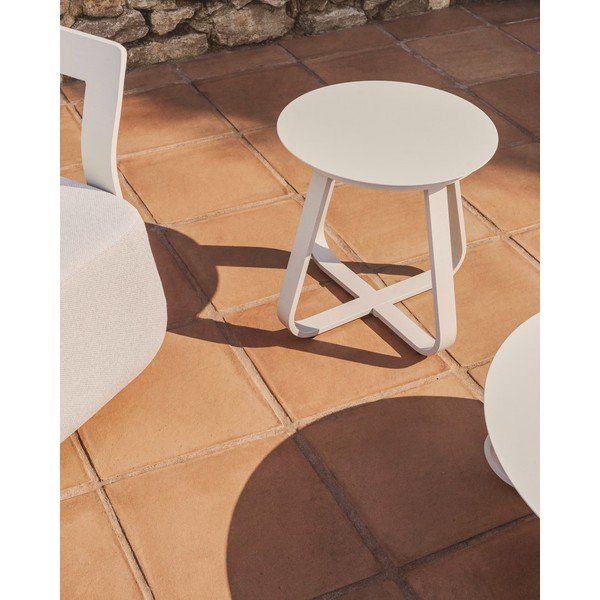 Kovový okrúhly záhradný stolík ø 48 cm Tamaris – Kave Home-image-1