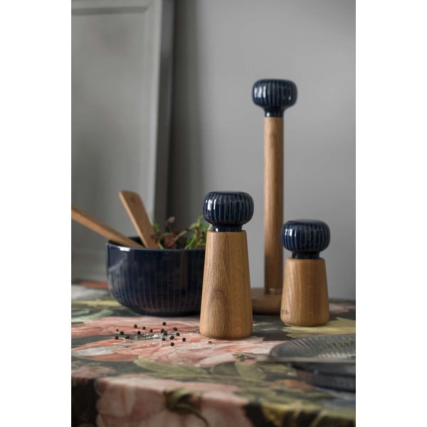 Stojan na papierové utierky z dubového dreva s tmavomodrým detailom z porcelánu Kähler Design Hammershoi-image-2