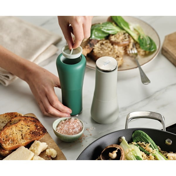 Soľnička a korenička na soľ a korenie Milltop – Joseph Joseph-image-1