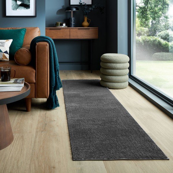 Tmavosivý behúň z recyklovaných vlákien 60x230 cm Sheen – Flair Rugs-image-1