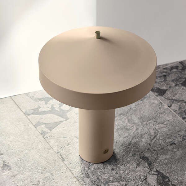 Taupe kovová stolová lampa (výška  41 cm) Hatto – OYOY Living Design-image-1