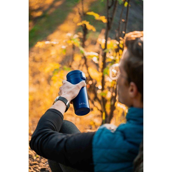 Tmavomodrý cestovný termohrnček Vialli Design Fuori, 400 ml-image-2