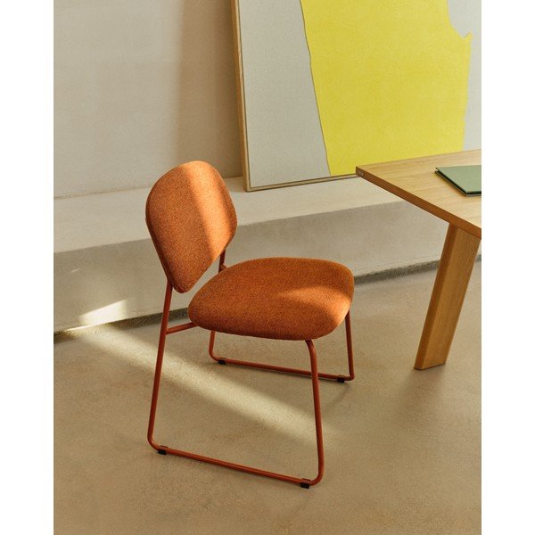 Kovová stohovateľná jedálenská stolička v terakotovej farbe Meli – Kave Home-image-1