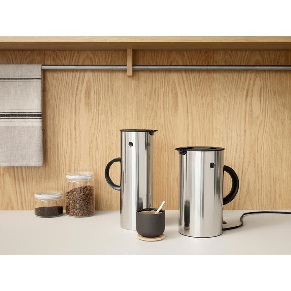 Plastová rýchlovarná kanvica v striebornej farbe 1,5 l EM77 – Stelton-image-1