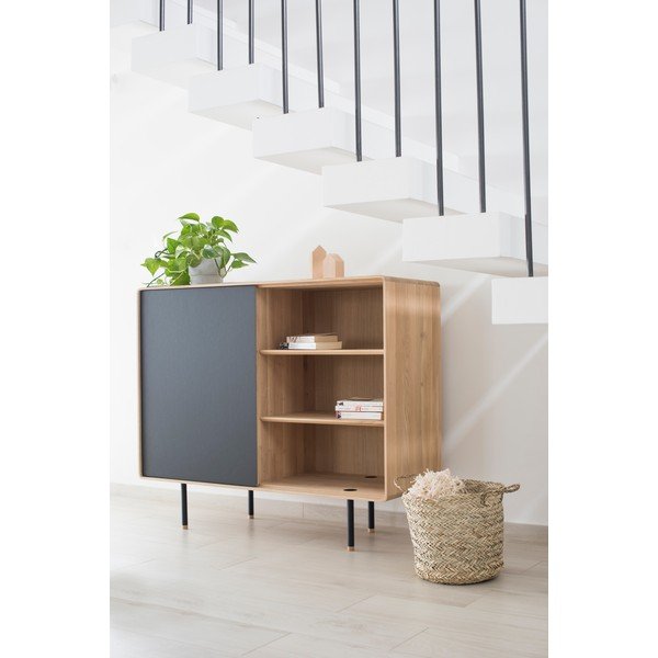 Nízka komoda z dubového dreva v čierno-prírodnej farbe 118x100 cm Fina – Gazzda-image-1