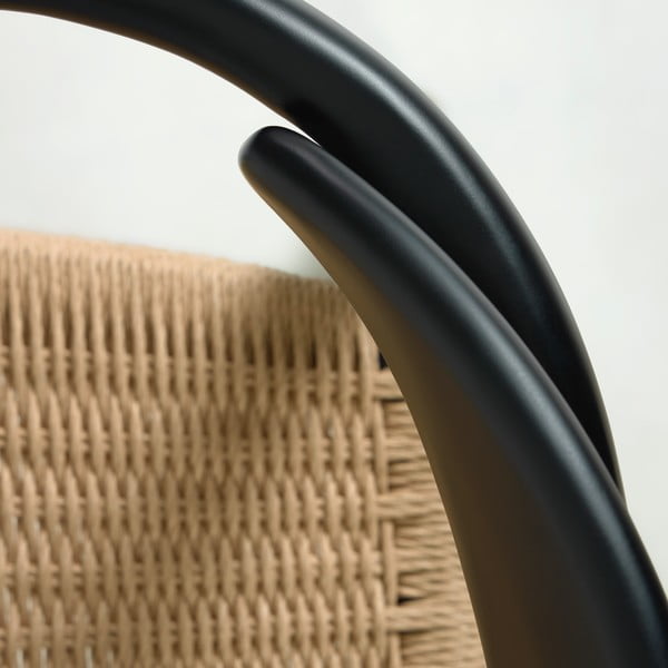 Béžovo-čierna záhradná stolička z eukalytového dreva Kave Home Glynis-image-1