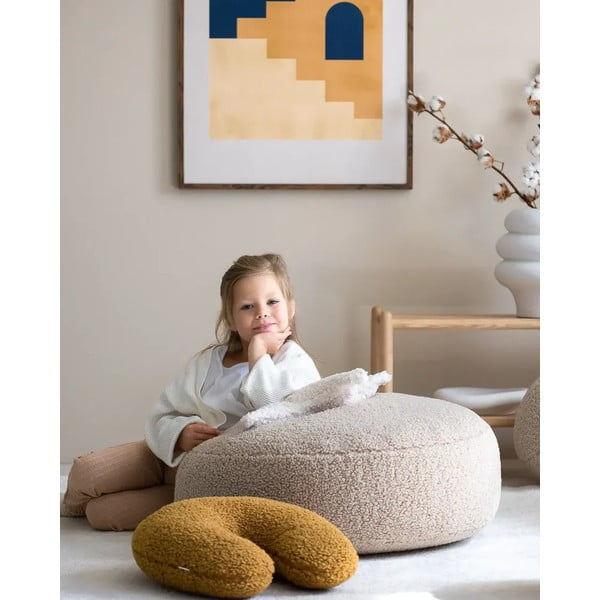 Hnedý detský pohovkový vankúš z textílie buklé U – Wigiwama-image-2