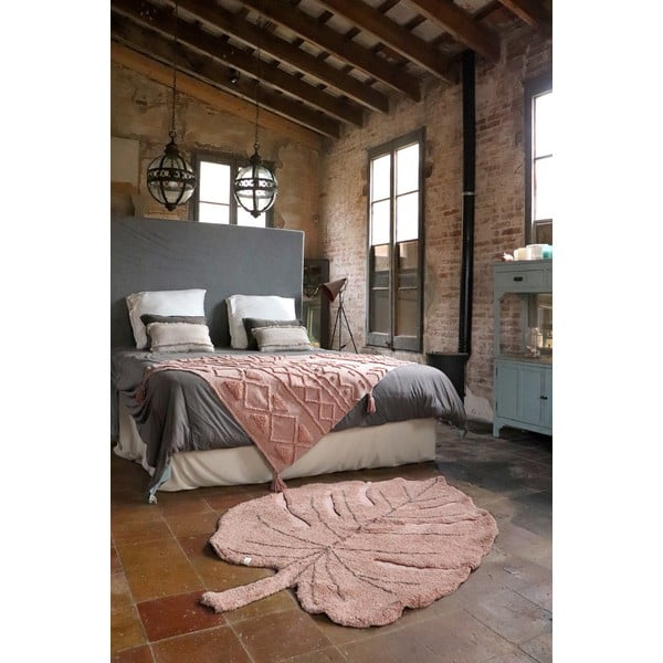 Ružový prateľný ručne tkaný bavlnený detský koberec 120x180 cm Monstera Vintage Nude – Lorena Canals-image-1