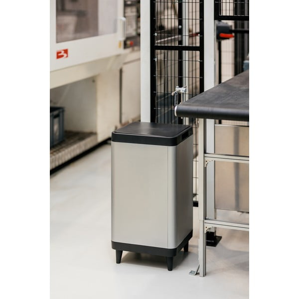 Dotykový plastový odpadkový kôš v striebornej farbe 80 l Berlino – DEA HOME-image-1