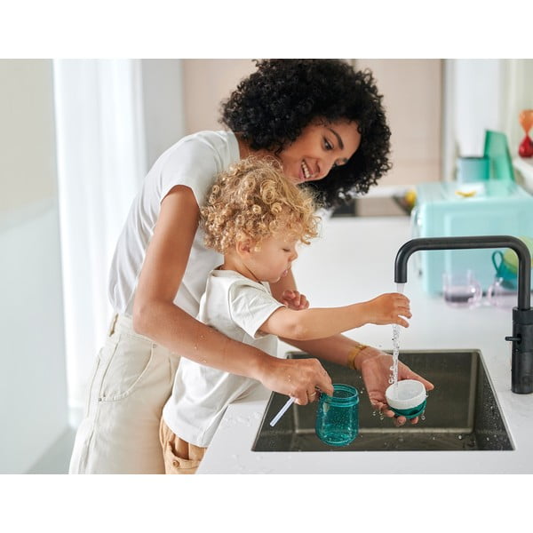 Tritánový detský hrnček v bielej a svetlozelenej farbe 300 ml Little farm – Mepal-image-3