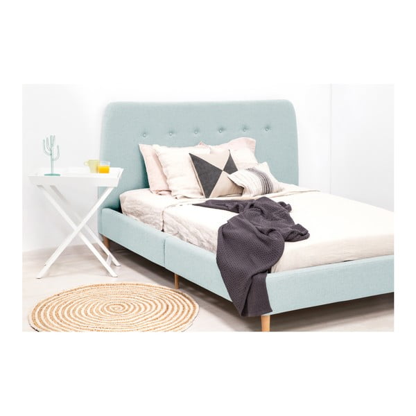 Tyrkysovomodrá dvojlôžková posteľ s drevenými nohami Vivonita Mae, 140 × 200 cm-image-2