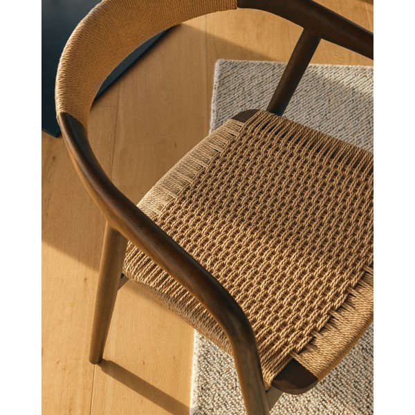Jedálenská stolička s podrúčkami v tmavo prírodnej farbe Derile – Kave Home-image-4
