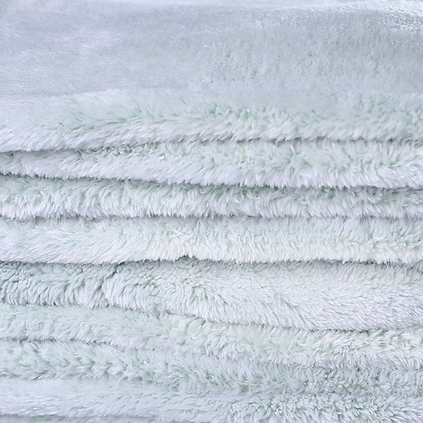 Svetlozelená deka z mikrovlákna DecoKing Fluff Peppermint, 170 × 210 cm-image-2