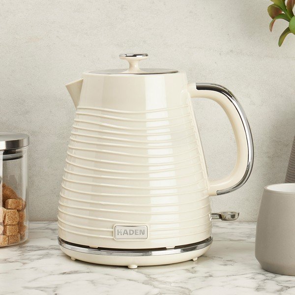 Krémovobiela plastová rýchlovarná kanvica 1,7 l Devon – Haden-image-1
