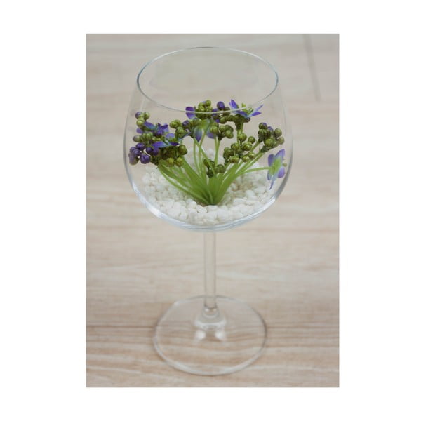 Kvetinová dekorácia od Aranžérie, pohár s fialovým kvietkom