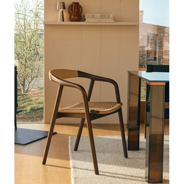 Jedálenská stolička s podrúčkami v tmavo prírodnej farbe Derile – Kave Home-image-2