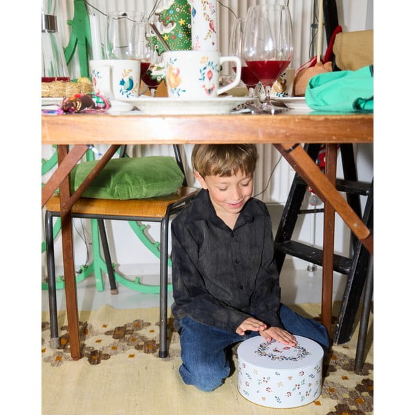 Sviečka doba horenia 56 h s vianočným motívom Grand Cru Cottage 2025 – Rosendahl-image-4