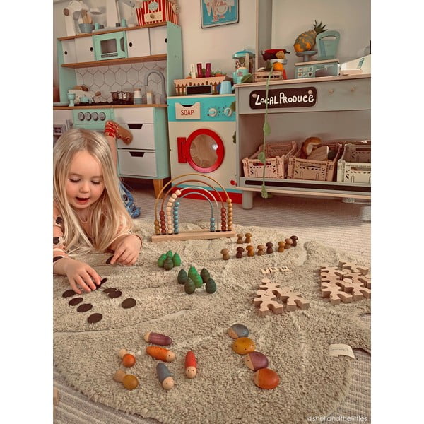 Kaki prateľný ručne tkaný bavlnený detský koberec 75x100 cm Mini Monstera Olive – Lorena Canals-image-4