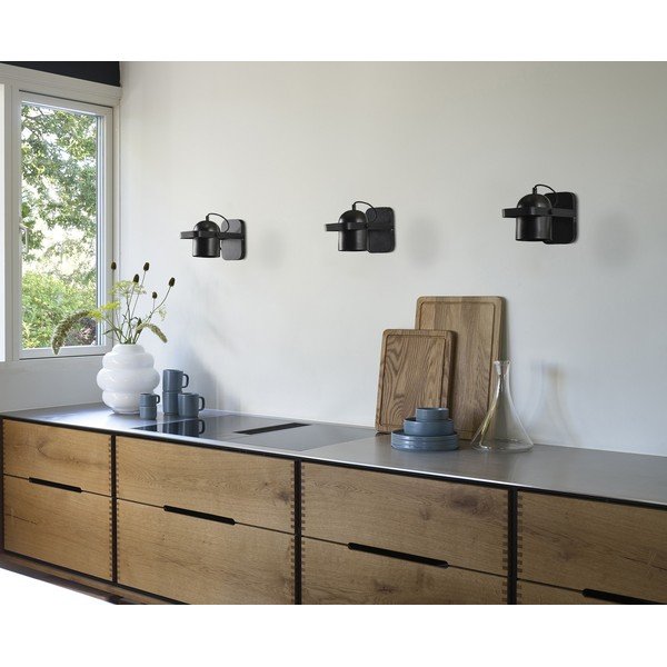 Čierne kovové nástenné svietidlo s ohýbateľnou konštrukciou do zásuvky Nesvik – Villa Collection-image-3