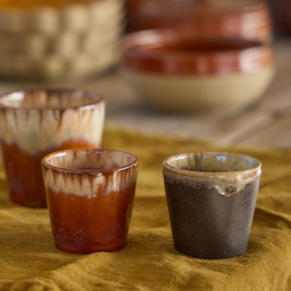 Tmavohnedá kameninová šálka na espresso 70 ml Poterie – Casafina-image-1