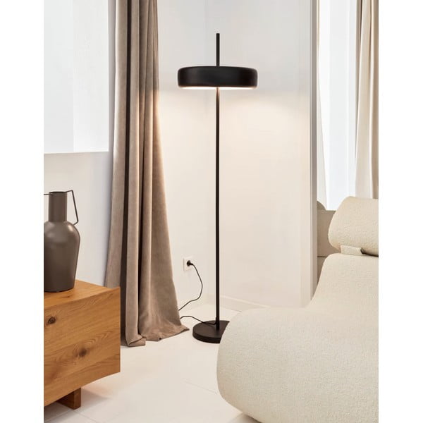 Čierna stojacia lampa s kovovým tienidlom (výška 183 cm) Francisca - Kave Home-image-1