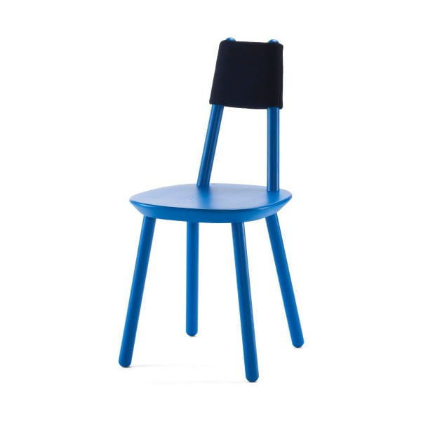 Modrá stolička z masívu EMKO Naïve