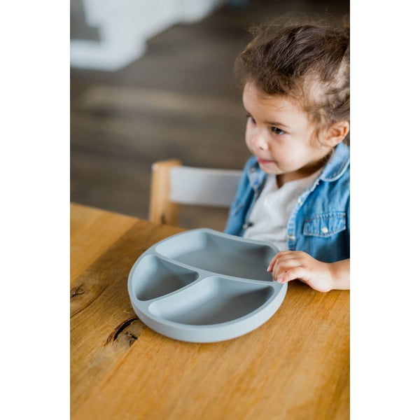 Sivý silikónový detský tanier 19x20,5 cm – Kindsgut-image-1