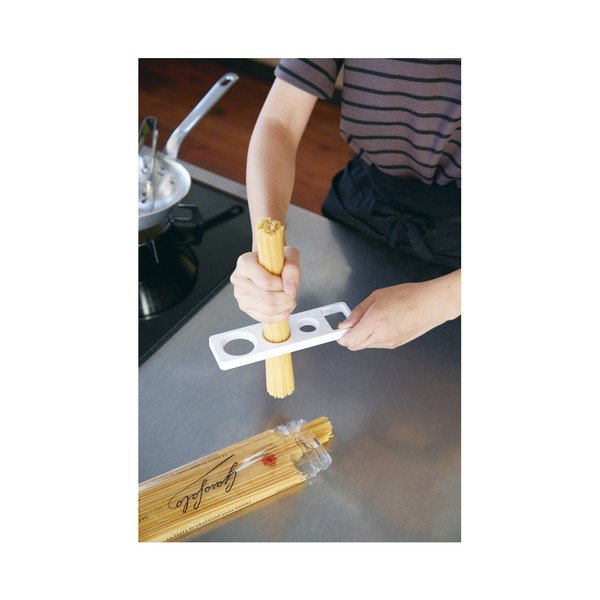 Biela odmerka na špagety YAMAZAKI Tower Pasta-image-2